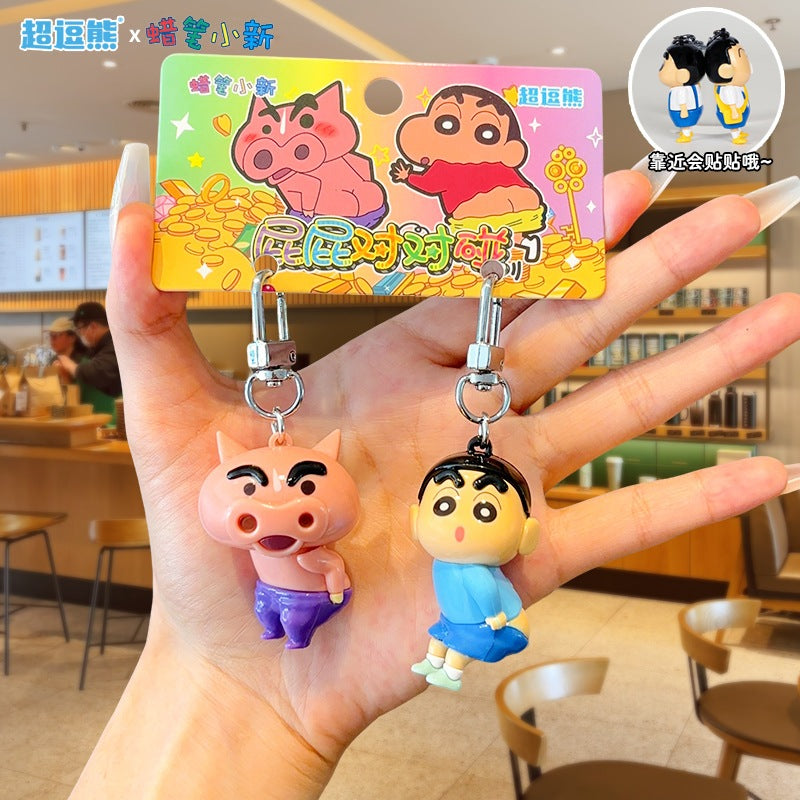 【超逗熊】正版現貨 蠟筆小新 磁吸對對碰 鑰匙扣 掛件 鑰匙圈 冰箱貼 包包掛飾 創意可愛公仔 送禮 規格圖片 6