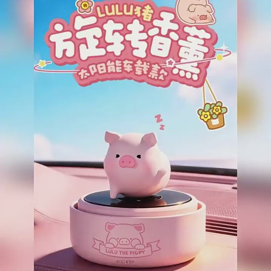 【洛克空間】現貨 LuLu豬 太陽能自動旋轉香薰 香水 擺件 汽車 車載 內飾 汽車香薰 可檢測紫外線 車用芳香 商品影片