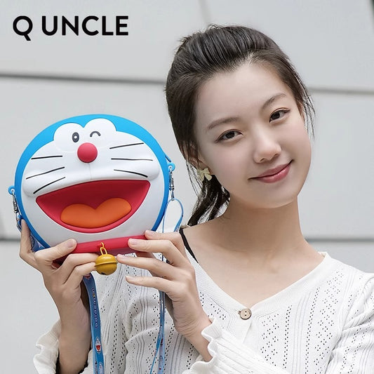 【Q UNCLE】正版現貨 哆啦A夢 最大款硅膠包 可斜跨吊飾 小叮噹 包包 掛件 哆啦a夢 零錢包 側揹包 耳機包 商品圖片 1