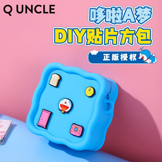 【Q UNCLE】正版現貨 哆啦A夢 DIY貼片斜跨包 零錢包 包包 硬幣包 耳機包 吊飾 小叮噹 哆啦a夢 收納包 商品圖片 1