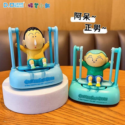 【超逗熊】正版 蠟筆小新 太陽能搖擺鞦韆桌面擺件盲盒 車載擺件 辦公室工位客廳裝飾品 送禮 商品圖片 3