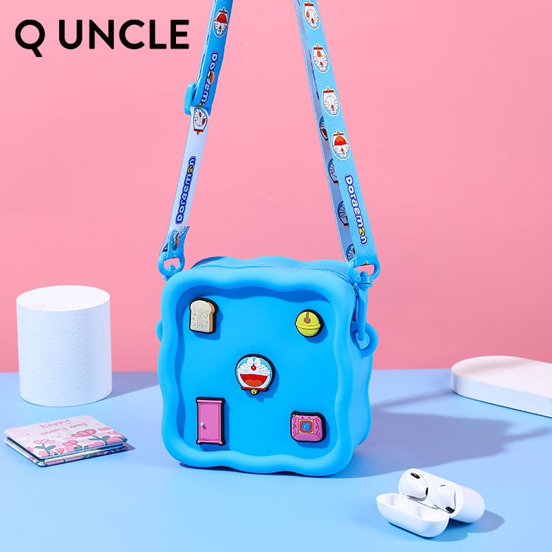 【Q UNCLE】正版現貨 哆啦A夢 DIY貼片斜跨包 零錢包 包包 硬幣包 耳機包 吊飾 小叮噹 哆啦a夢 收納包 商品圖片 3
