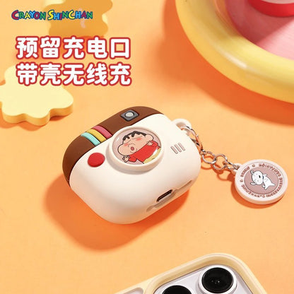 【洛克空間】現貨 蠟筆小新 耳機殼 AirPods4 耳機包 超高吸睛率 新之助 耳機套 保護殼 掛飾 吊飾 商品圖片 3