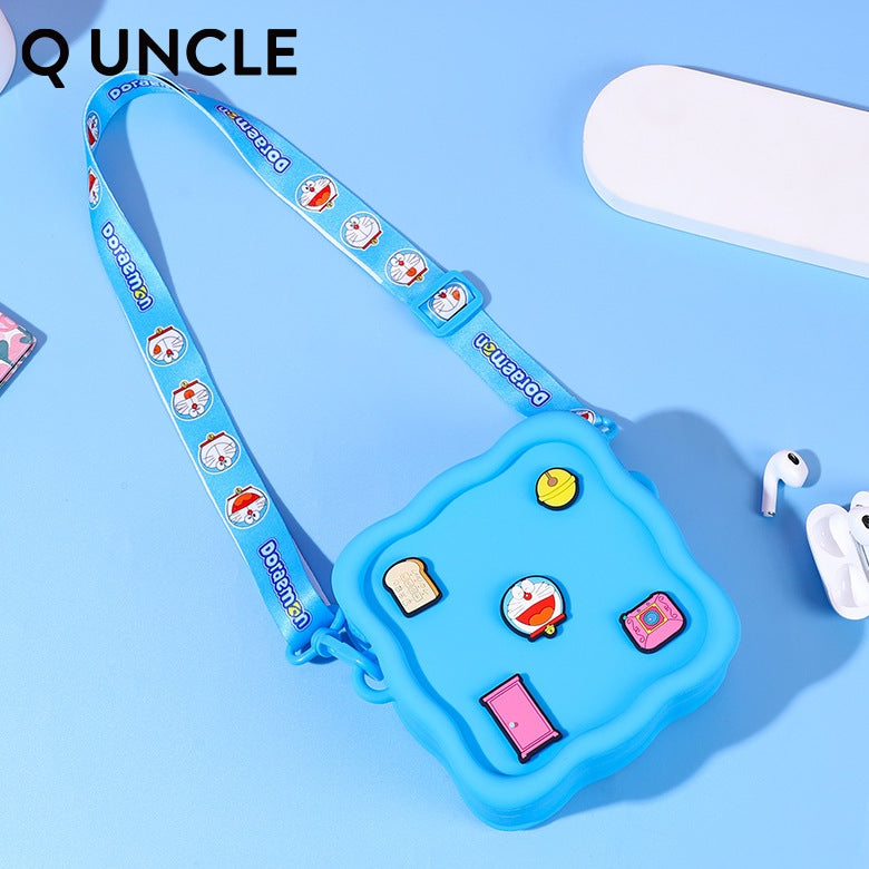 【Q UNCLE】正版現貨 哆啦A夢 DIY貼片斜跨包 零錢包 包包 硬幣包 耳機包 吊飾 小叮噹 哆啦a夢 收納包 商品圖片 4