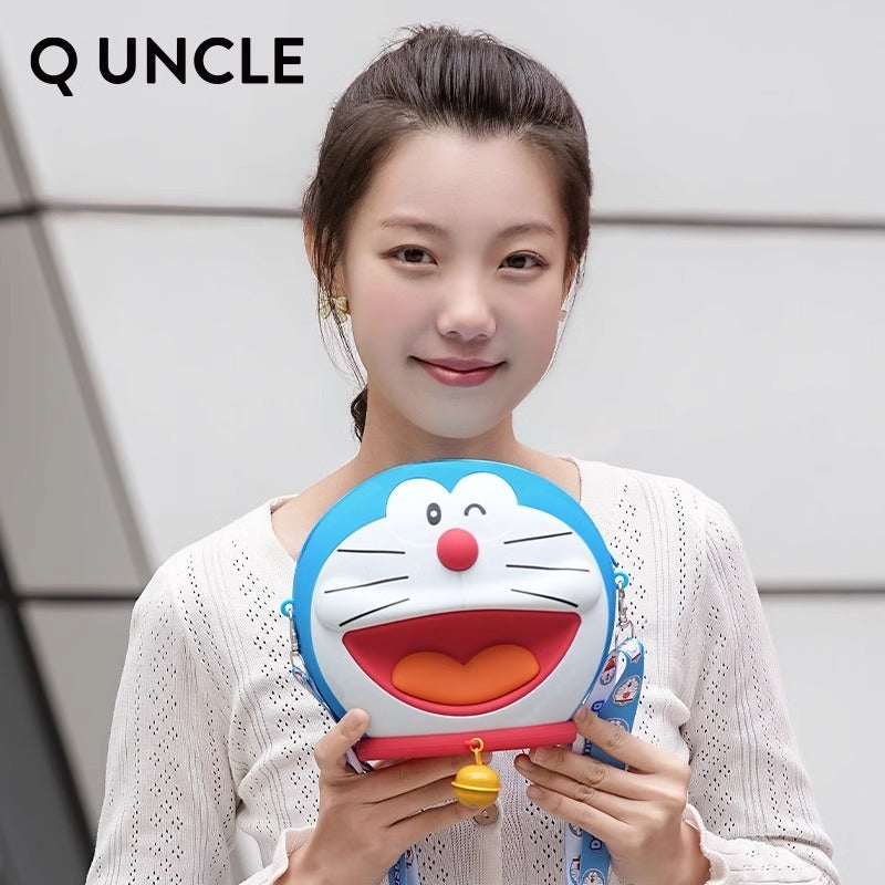 【Q UNCLE】正版現貨 哆啦A夢 最大款硅膠包 可斜跨吊飾 小叮噹 包包 掛件 哆啦a夢 零錢包 側揹包 耳機包 商品圖片 4