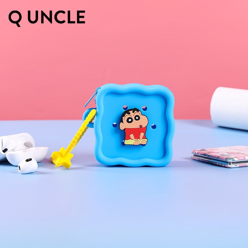 【Q UNCLE】正版現貨 蠟筆小新 方形迷你收納包 零錢包 掛件 硅膠包包 硬幣包 耳機包 吊飾 收納包 飾品包 商品圖片 4