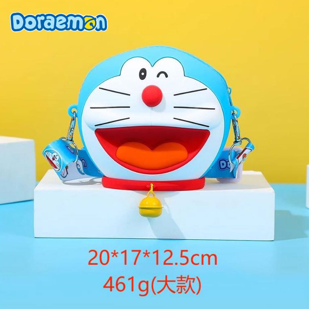 【Q UNCLE】正版現貨 哆啦A夢 最大款硅膠包 可斜跨吊飾 小叮噹 包包 掛件 哆啦a夢 零錢包 側揹包 耳機包 規格圖片 1