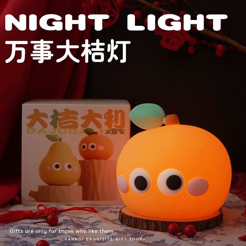 【現貨】大吉大利 療癒 拍拍燈 LED小夜燈 氛圍燈 禮物 手機支架 矽膠充電 規格圖片 1