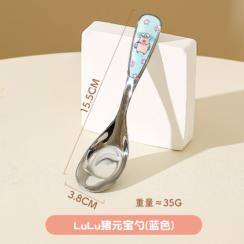 【川島屋】正版現貨 lulu豬 高顏值不銹鋼元寶湯匙 餐具 湯勺 可愛短柄元寶勺 送禮 規格圖片 3