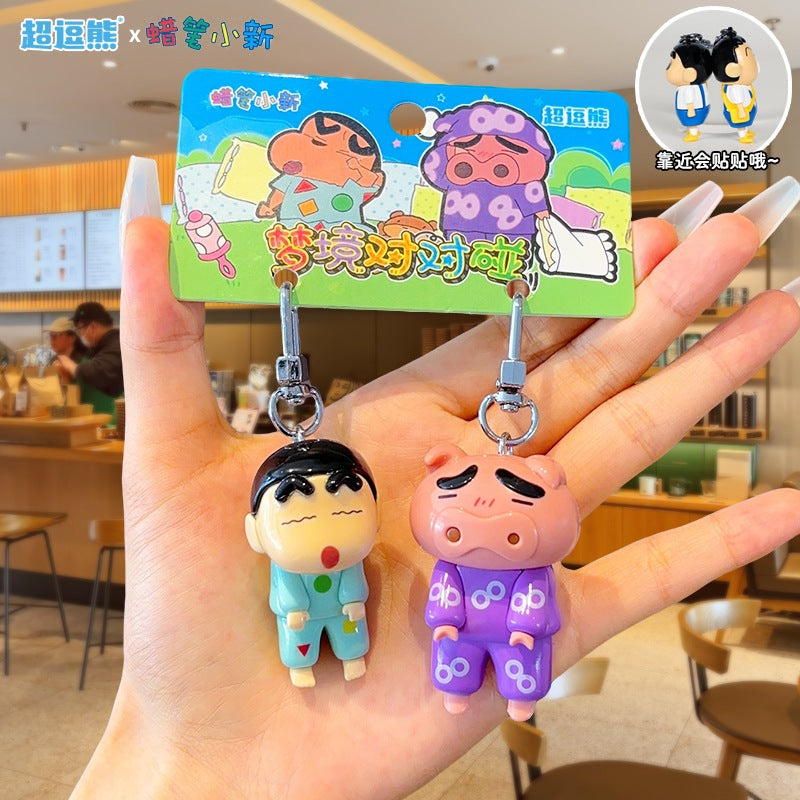 【超逗熊】正版現貨 蠟筆小新 磁吸對對碰 鑰匙扣 掛件 鑰匙圈 冰箱貼 包包掛飾 創意可愛公仔 送禮 規格圖片 3
